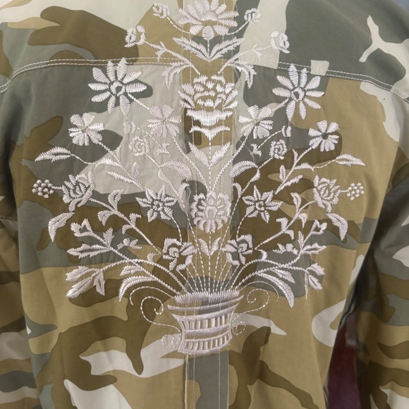 Johnny Was 3J Camo Button Down Shirt Size M - Picture 7 of 7